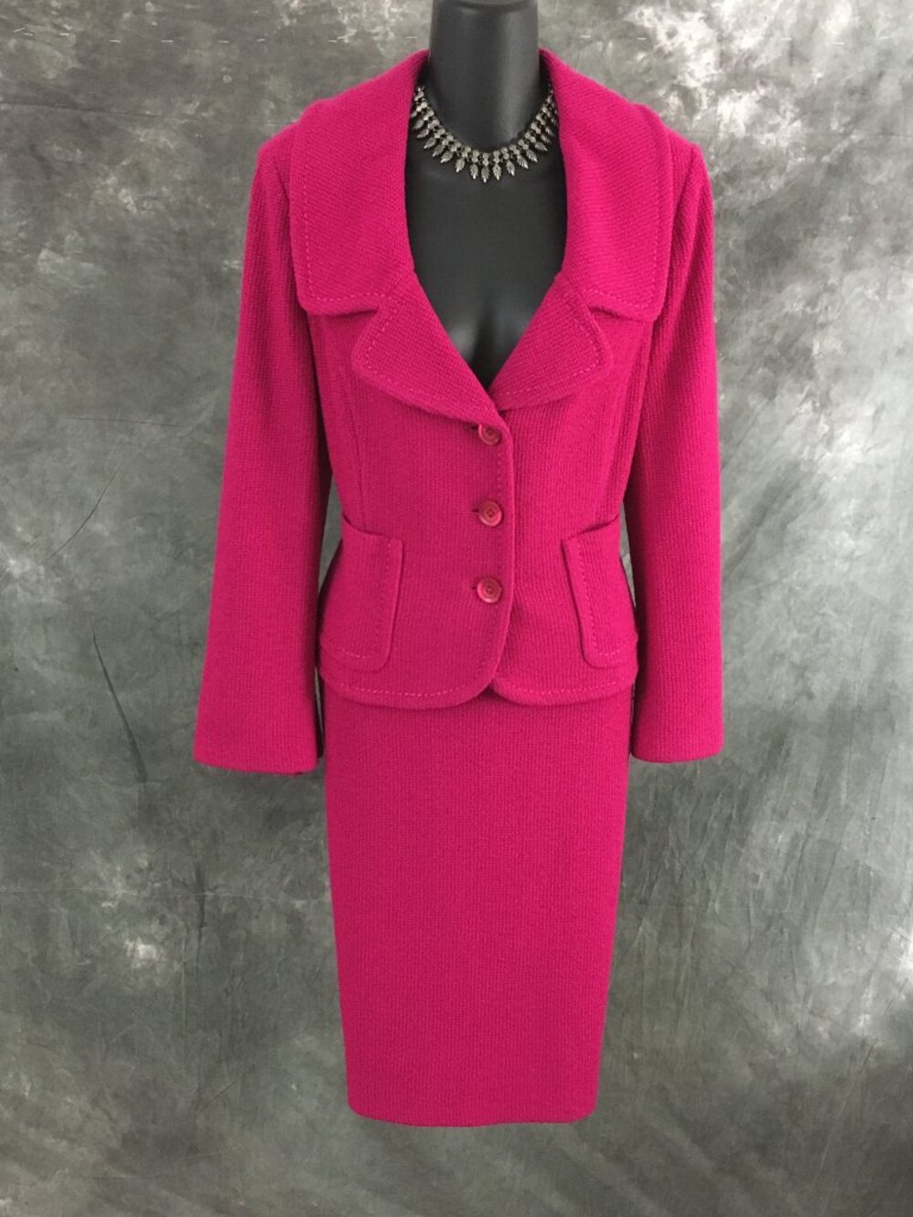 BEAUTIFUL st john knit pink jacket skirt suit size 10 - Picture 2 of 8